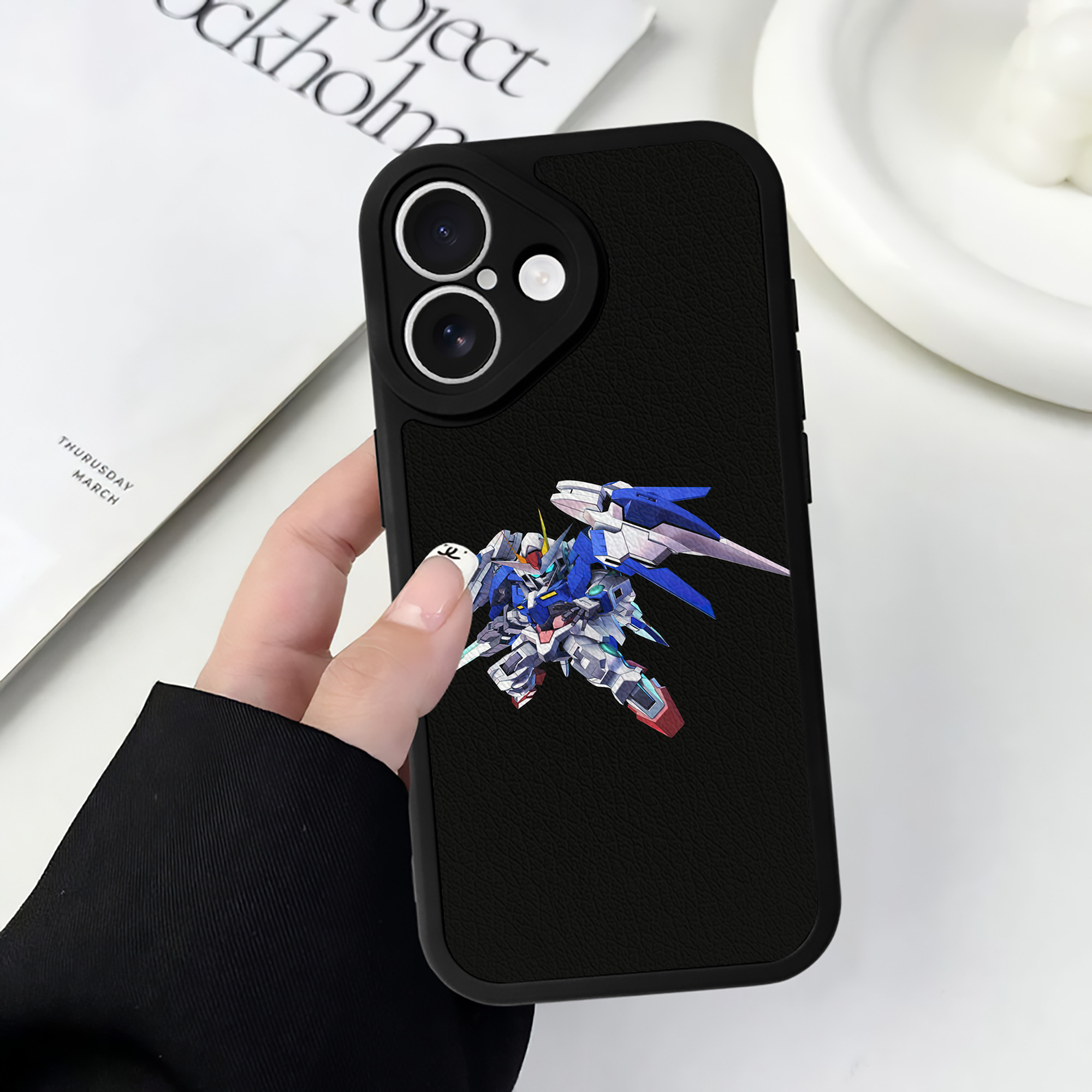 （画像用） 機動戦士ガンダム Mobile Suit Gundam 【iPhone 16シリーズ対応】シリコンスマホケース（レザー調） 材質：シリコン